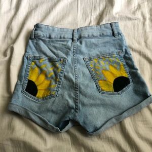 h&m light blue shorts with sunflower pockets